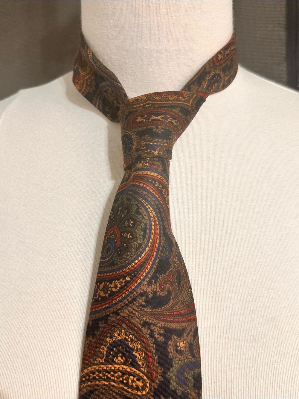 Classic Paisley Men's Tie in Brown and Navy
